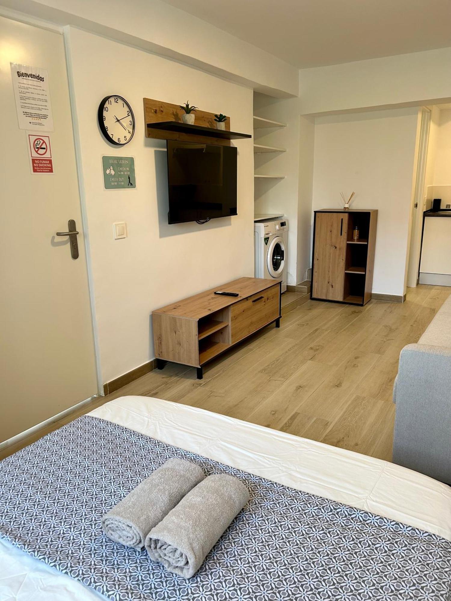 Apartamentos Ribadeo มาดริด ภายนอก รูปภาพ